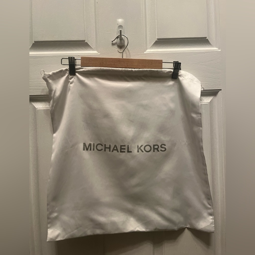 Pre-Owned Michael Kors Silver Logo Dust Bag